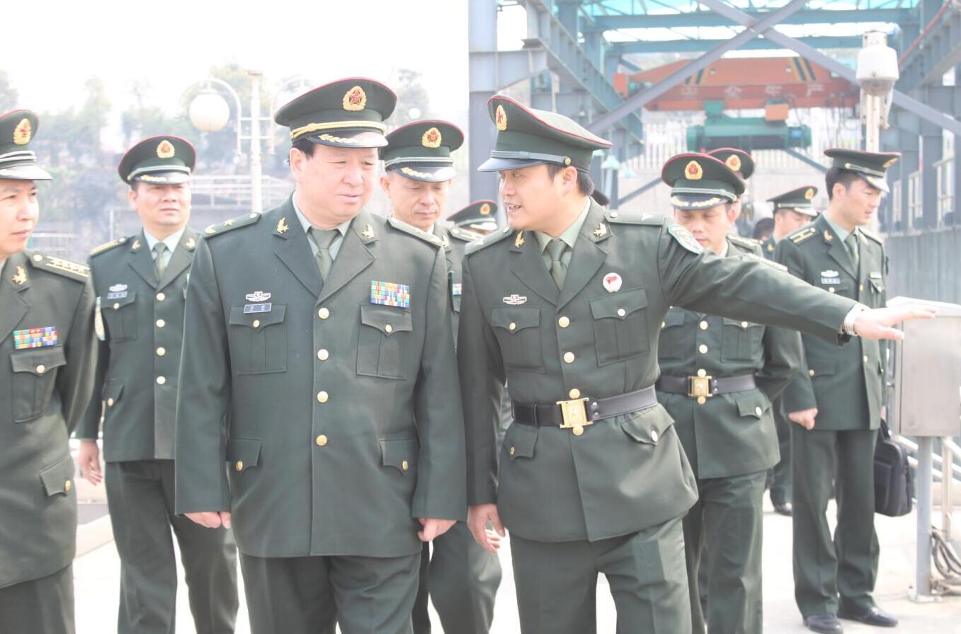 2011年3月，時(shí)任省軍區(qū)政治部原主任劉新將軍蒞臨公司視察.jpg