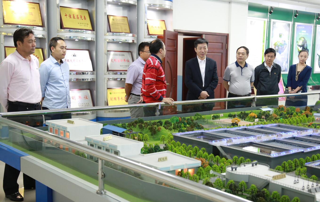 2015年10月，副市長(zhǎng)胡長(zhǎng)春一行蒞臨公司調(diào)研.JPG