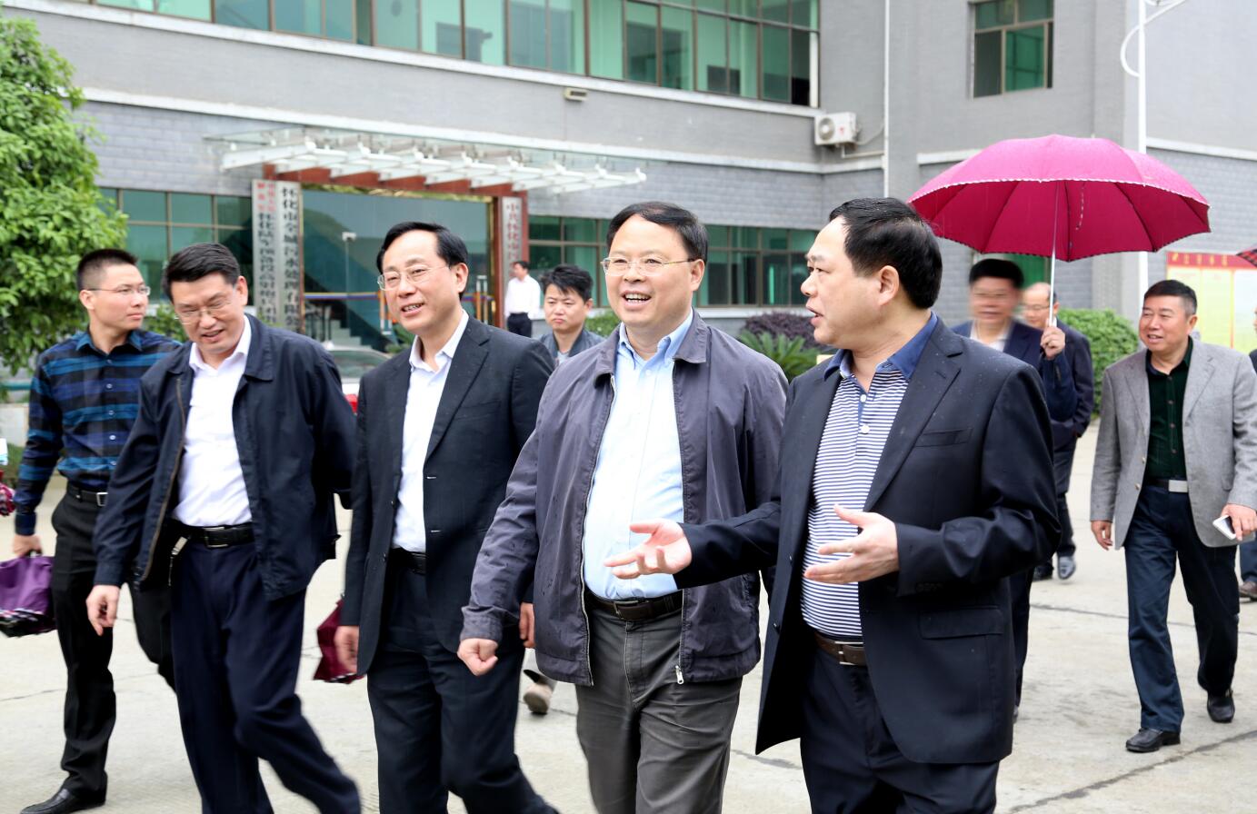 2015年4月，省委常委副省長(zhǎng)張劍飛蒞臨公司視察.JPG