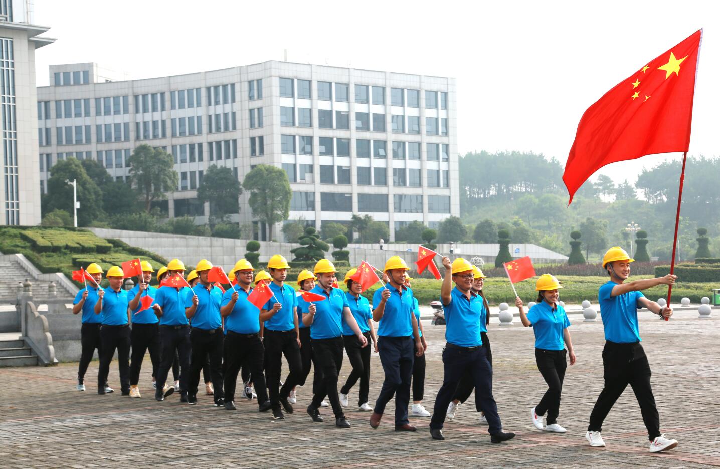 20190711  參加城管系統(tǒng)建國(guó)70周年快閃活動(dòng).JPG