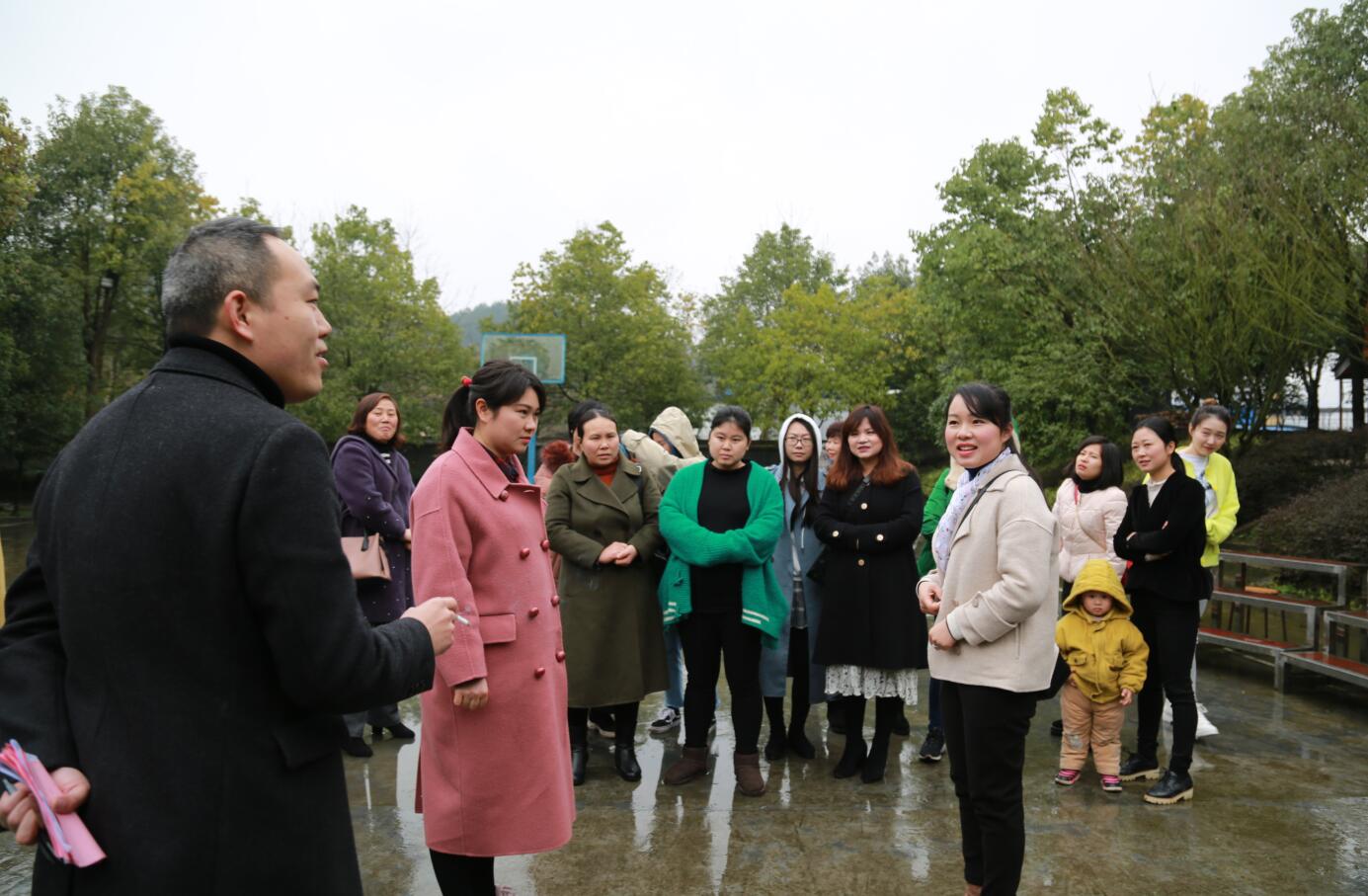 2019三八婦女節(jié)在愛(ài)晚亭開(kāi)展趣味小游戲.JPG