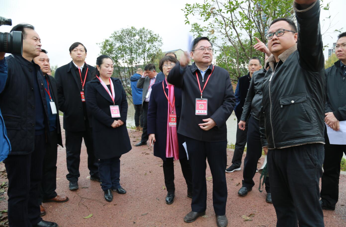 2018年11月，市政協(xié)主席李軍察看污水處理管網(wǎng).JPG